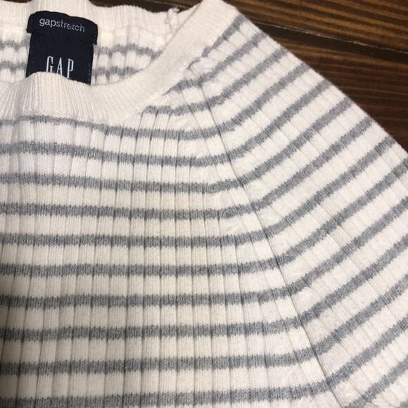 Gapstretch Juniors Long Sleeved Ivory and Gray Sweater  Shirt - Picture 3 of 5